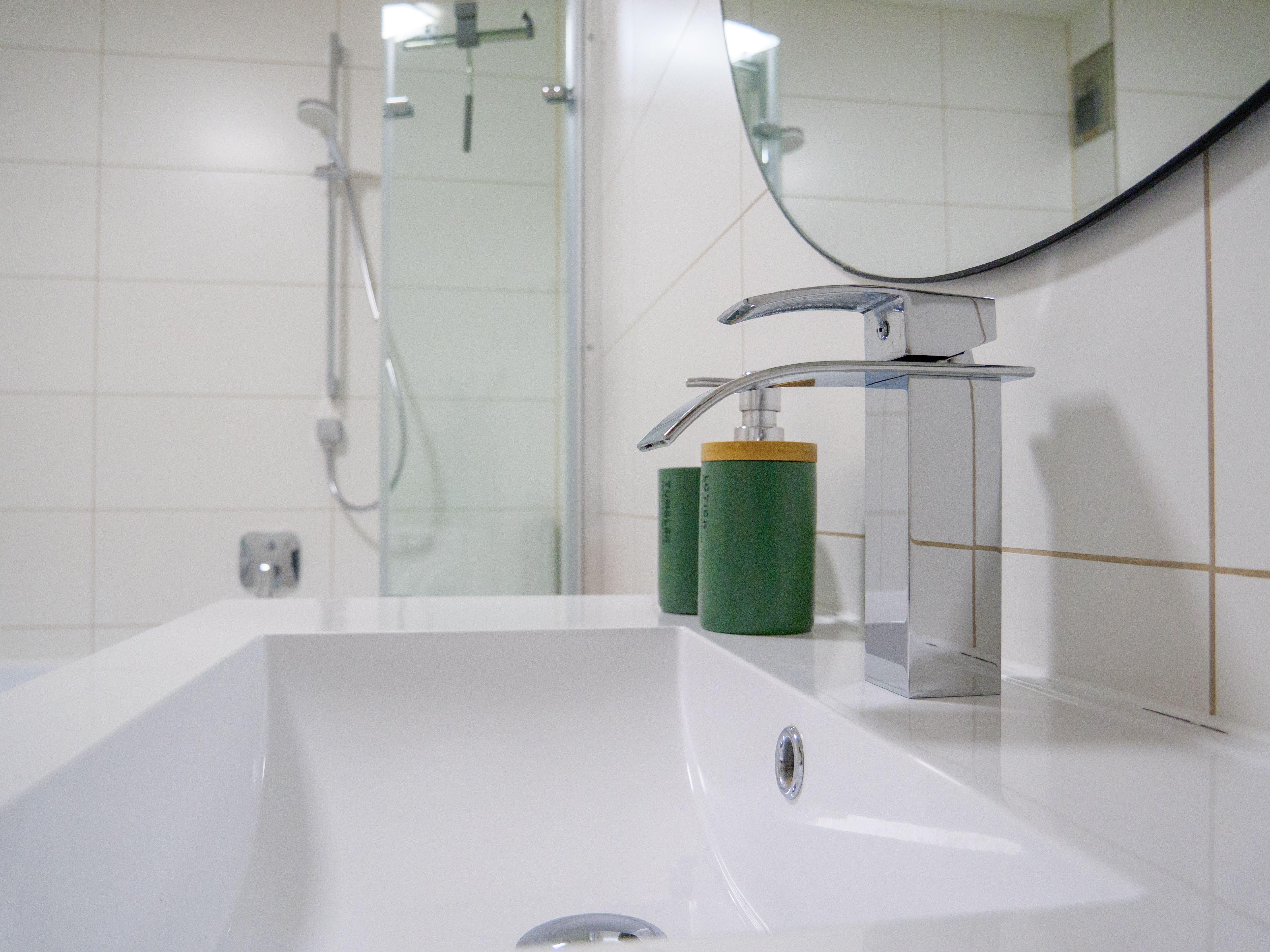 Business-Apartment AMAO-Stays I 90sqm I Center I Maisonette I Roof Terrace I King-Size Box Spring Be - 3