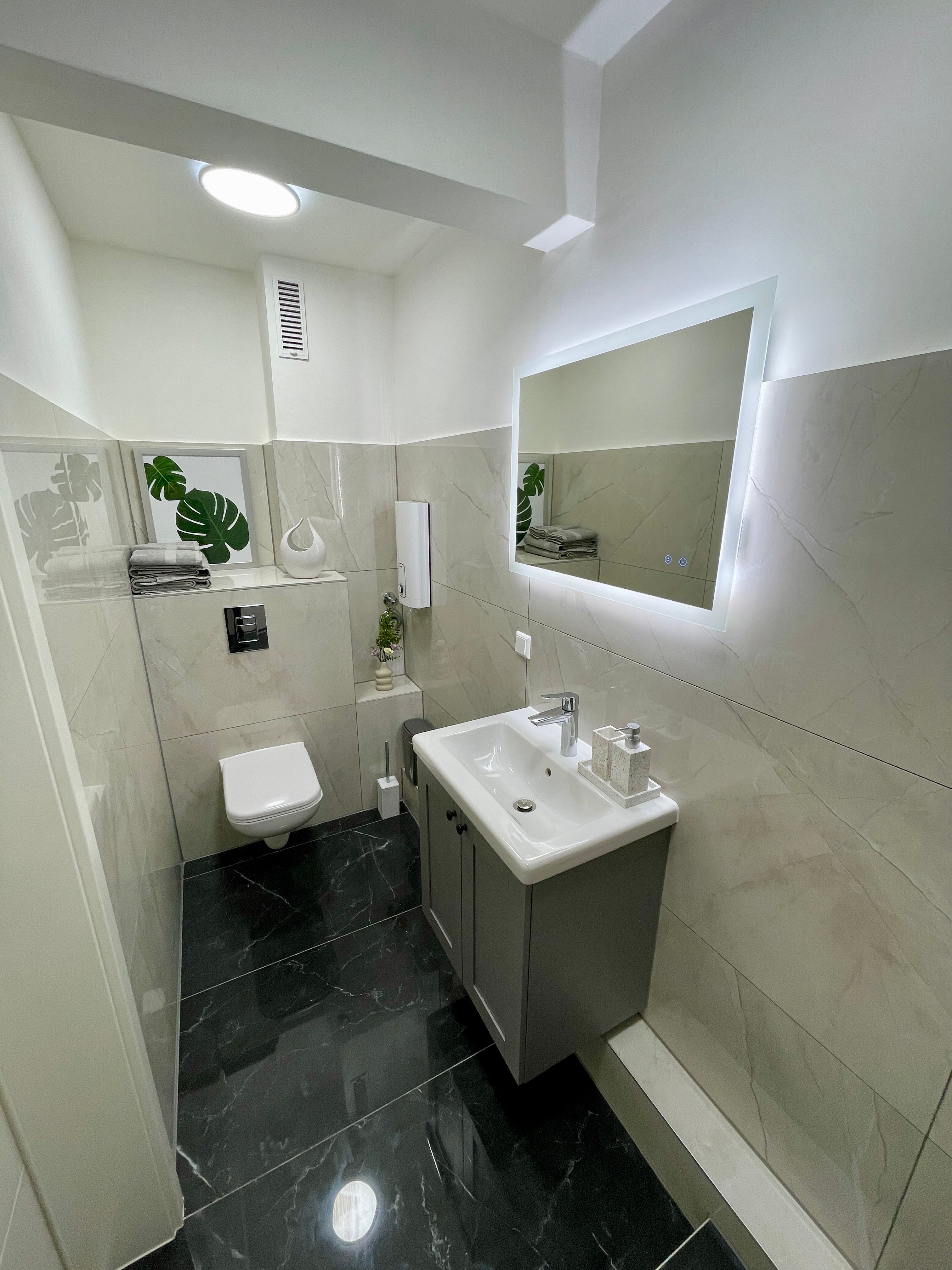  Neat, Awesome Suite In Laatzen  -  Neat, awesome suite in Laatzen  - Gallery -  1