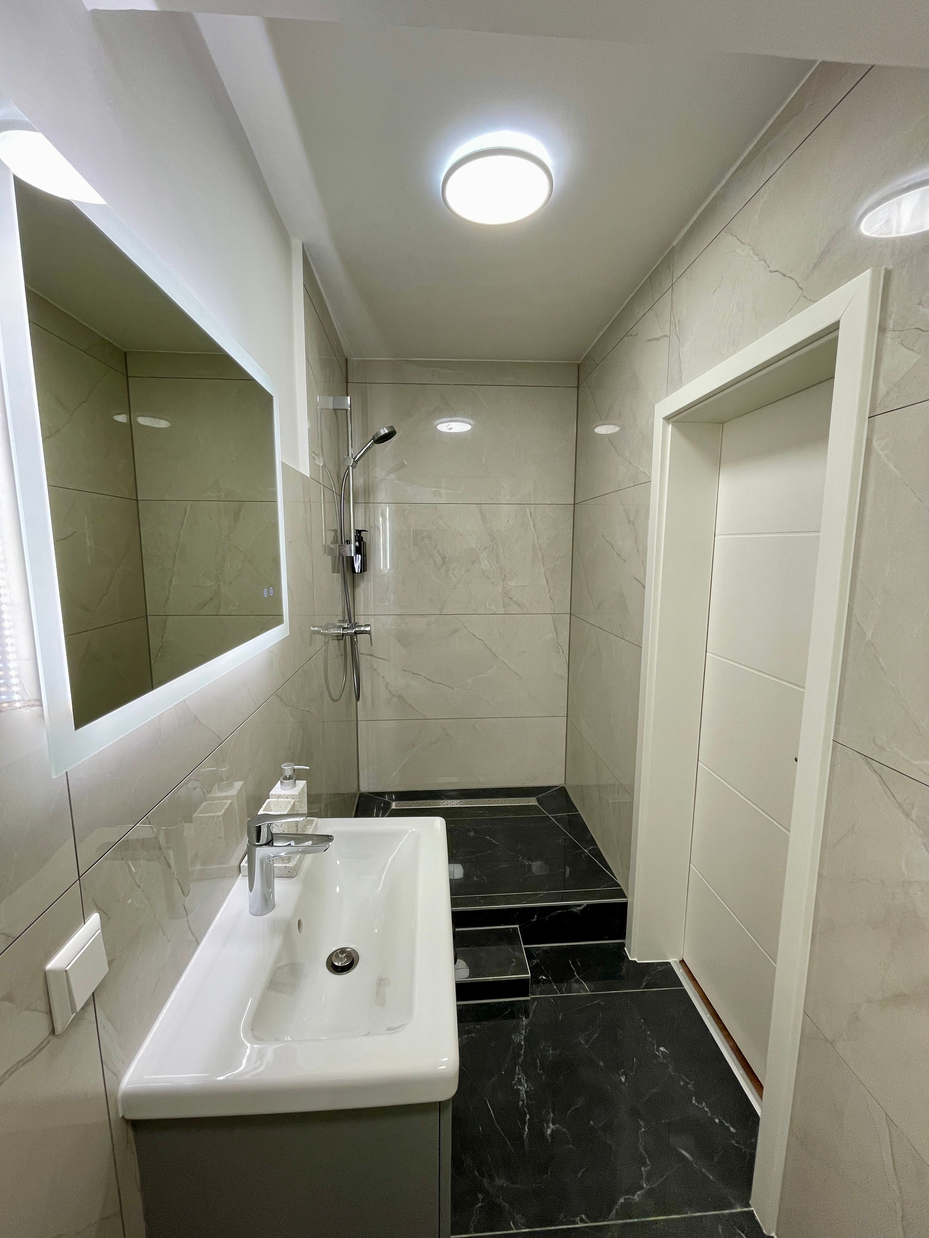  Neat, Awesome Suite In Laatzen  -  Neat, awesome suite in Laatzen  - Gallery -  2