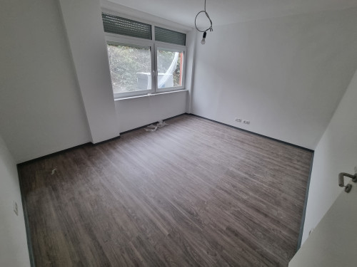 Modern fully furnished apartment (4 rooms, kitchen, bathroom, terrace, storage room)