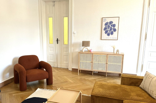 Large furnished flat in the centre with 2 parking spaces