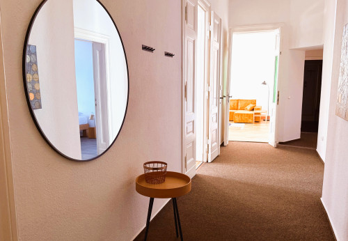 Large 170sqm apartment with 2 parking spaces