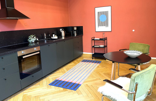 Large furnished flat in the centre with 2 parking spaces