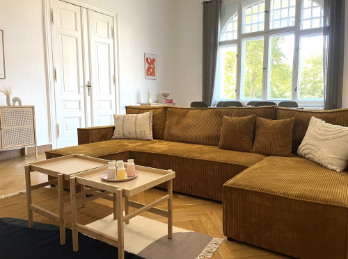 Large furnished flat in the centre with 2 parking spaces