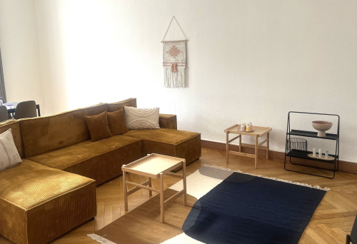 Large furnished flat in the centre with 2 parking spaces