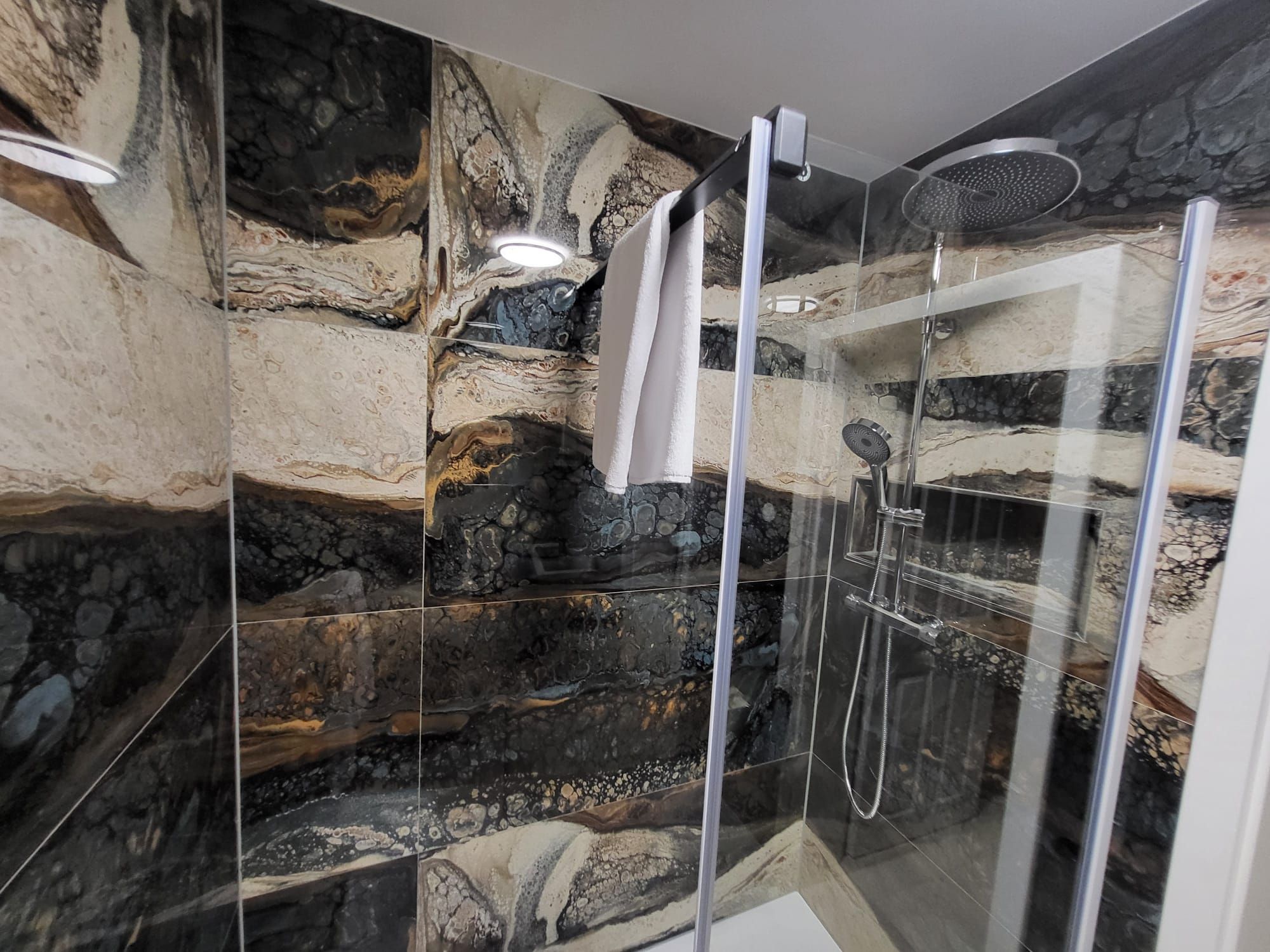  All-Inclusive – 2-Room Apartment, Garbsen, 4 People, Kitchen & Bath, Balcony  -  All-Inclusive – 2-Room Apartment, Garbsen, 4 People, Kitchen & Bath, Balcony  - Gallery -  7