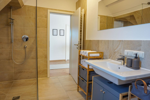 Bright & nice home in Mering