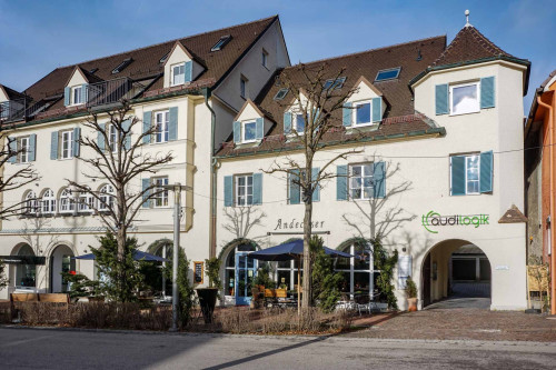 Bright & nice home in Mering