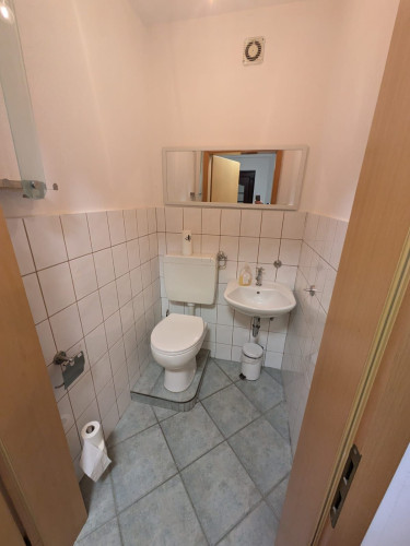 Modern 3-Bedroom Apartment with TV in Every Room & Covered Terrace - Gallery - 8