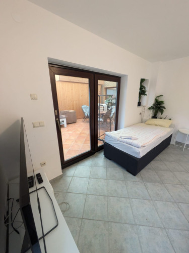 Modern 3-Bedroom Apartment with TV in Every Room & Covered Terrace - Gallery - 13