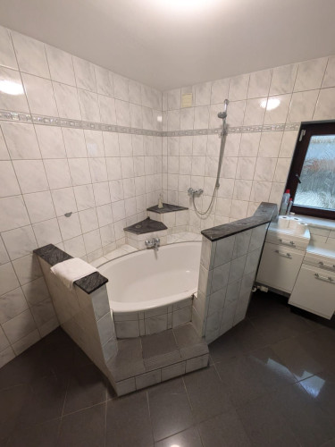 Modern 3-Bedroom Apartment with TV in Every Room & Covered Terrace - Gallery - 6
