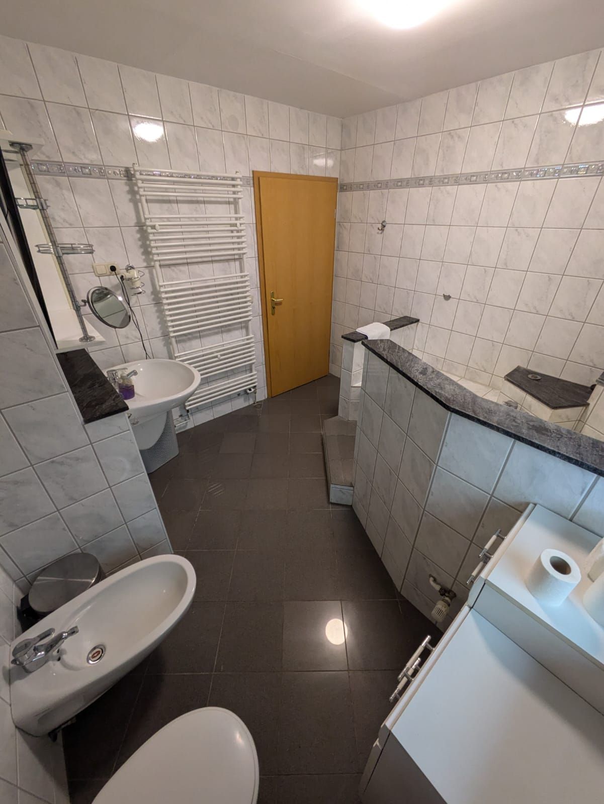  Modern 3-Bedroom Apartment With TV In Every Room & Covered Terrace  -  Modern 3-Bedroom Apartment with TV in Every Room & Covered Terrace  - Gallery -  4