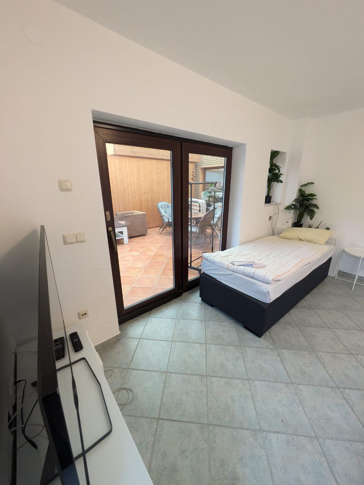  Modern 3-Bedroom Apartment With TV In Every Room & Covered Terrace  -  Modern 3-Bedroom Apartment with TV in Every Room & Covered Terrace  - Gallery -  12