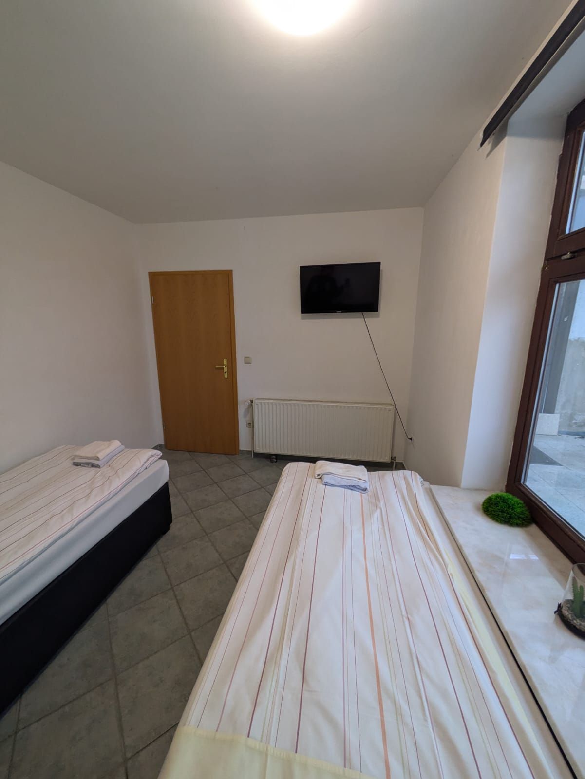  Modern 3-Bedroom Apartment With TV In Every Room & Covered Terrace  -  Modern 3-Bedroom Apartment with TV in Every Room & Covered Terrace  - Gallery -  15