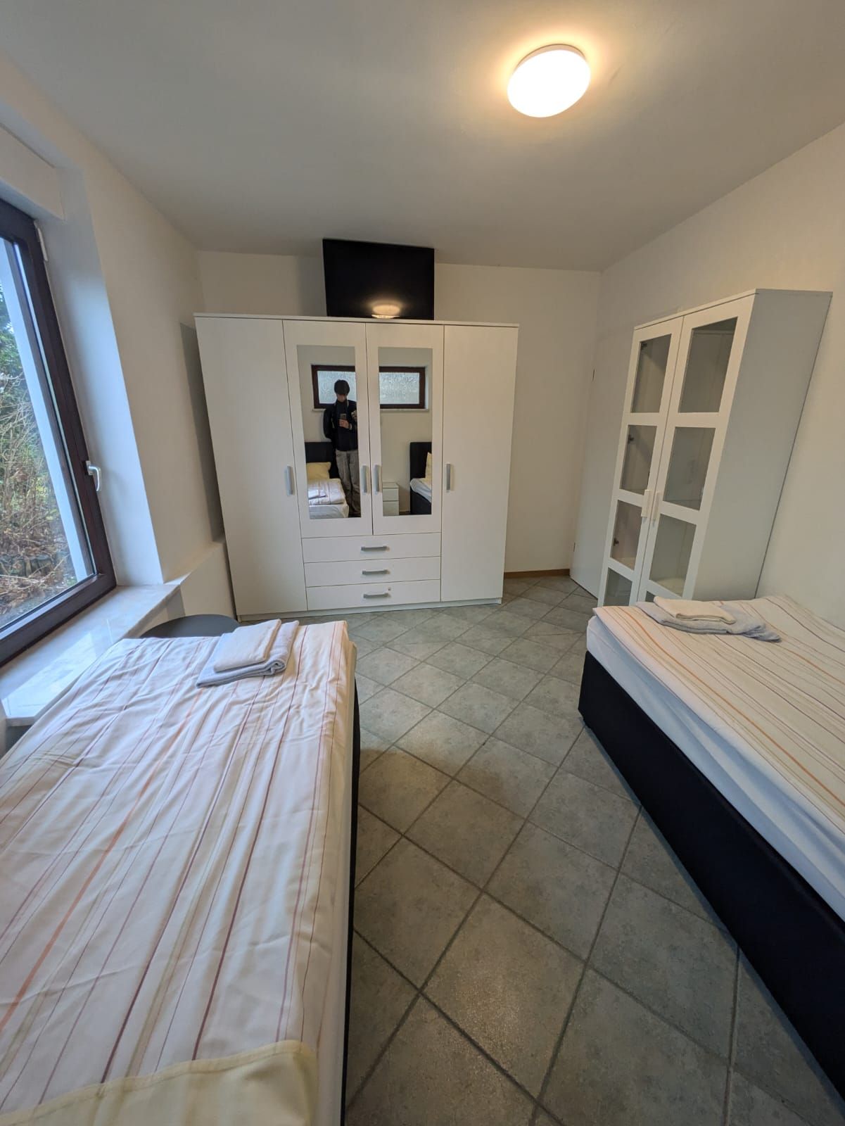  Modern 3-Bedroom Apartment With TV In Every Room & Covered Terrace  -  Modern 3-Bedroom Apartment with TV in Every Room & Covered Terrace  - Gallery -  13