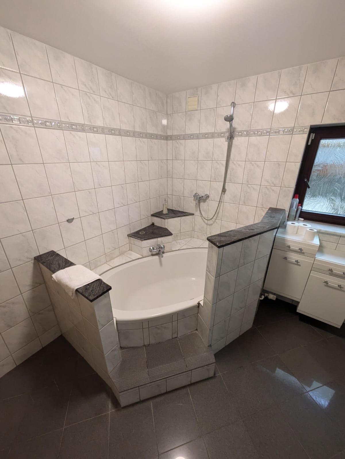  Modern 3-Bedroom Apartment With TV In Every Room & Covered Terrace  -  Modern 3-Bedroom Apartment with TV in Every Room & Covered Terrace  - Gallery -  5