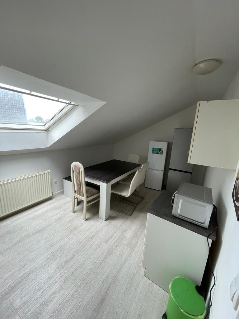 Spacious 4-Bedroom Apartment With Modern Amenities - Spacious 4-Bedroom Apartment with Modern Amenities - Gallery - 6