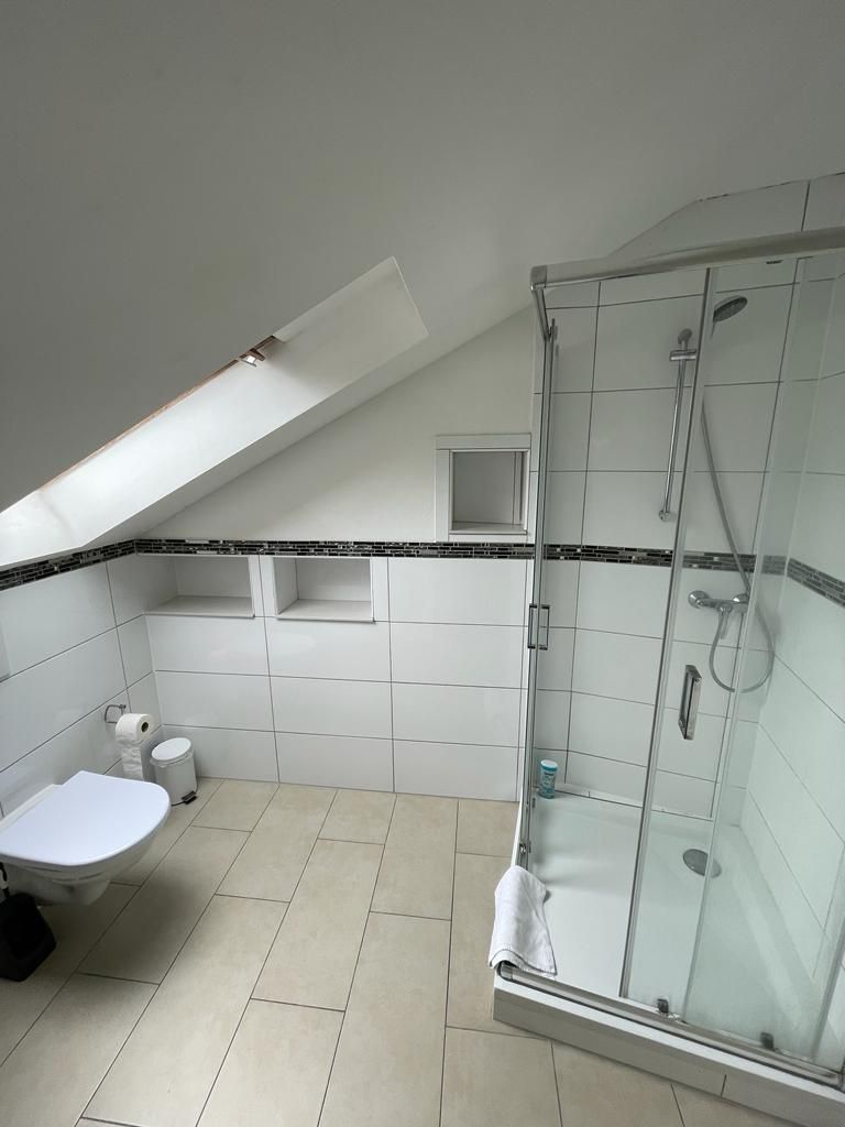 Spacious 4-Bedroom Apartment With Modern Amenities - Spacious 4-Bedroom Apartment with Modern Amenities - Gallery - 7