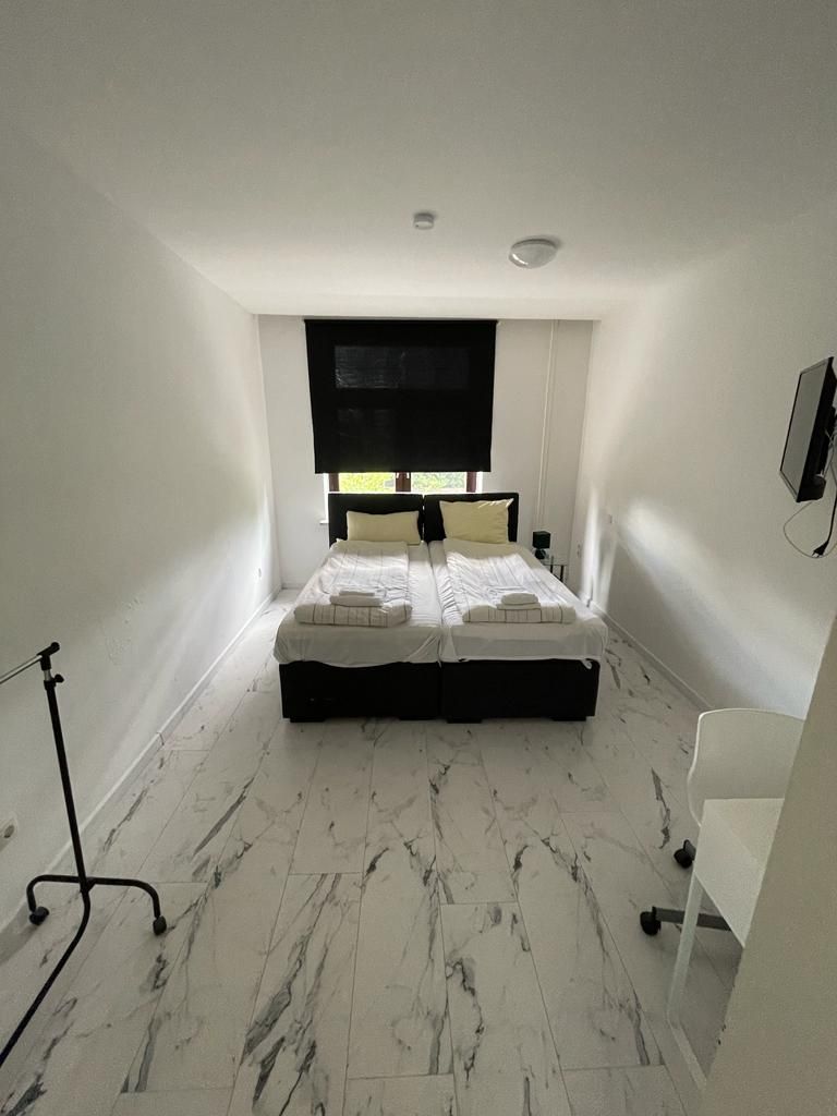Spacious 4-Bedroom Apartment With Modern Amenities - Spacious 4-Bedroom Apartment with Modern Amenities - Gallery - 19
