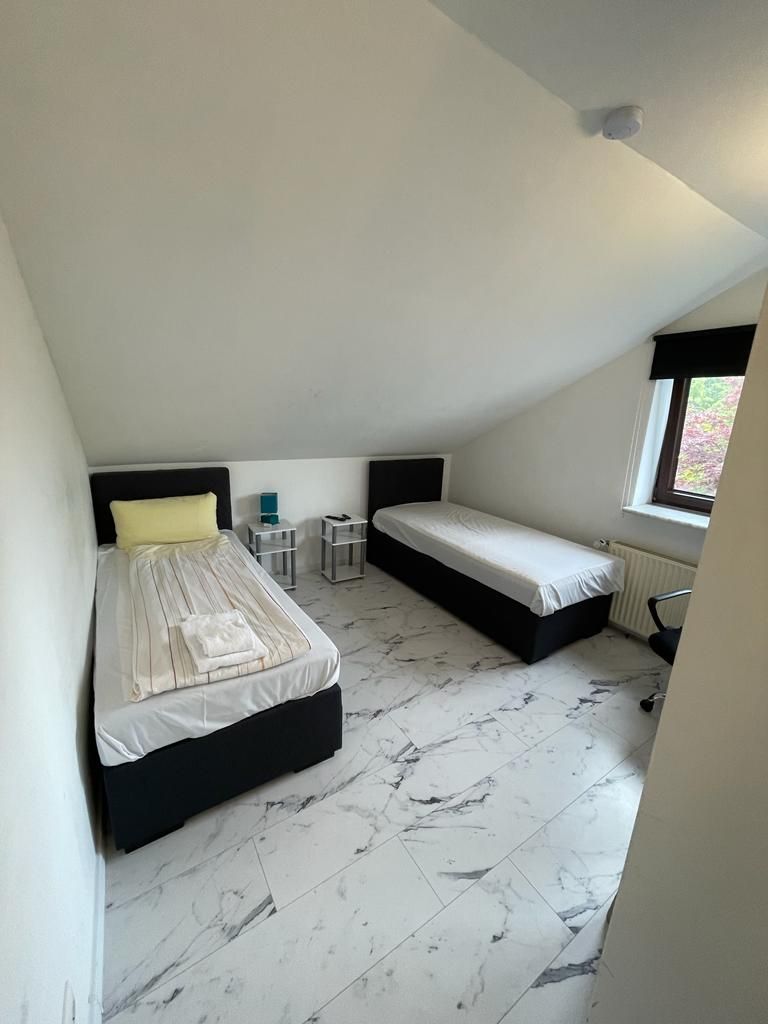 Spacious 4-Bedroom Apartment With Modern Amenities - Spacious 4-Bedroom Apartment with Modern Amenities - Gallery - 15