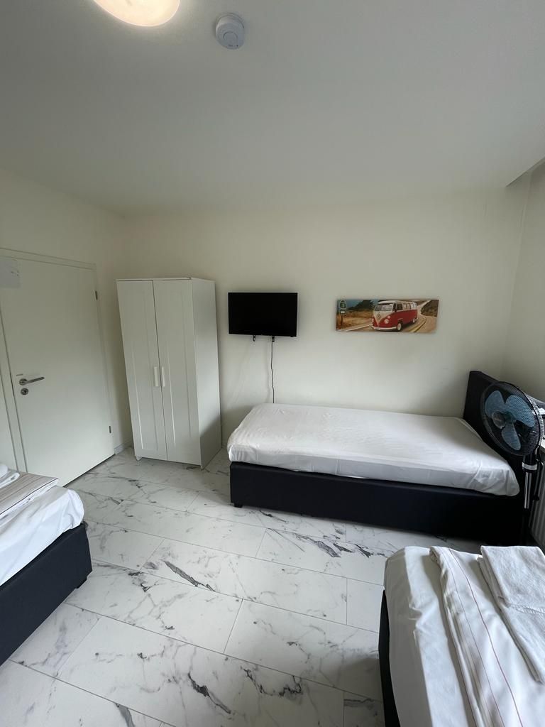 Spacious 4-Bedroom Apartment With Modern Amenities - Spacious 4-Bedroom Apartment with Modern Amenities - Gallery - 20