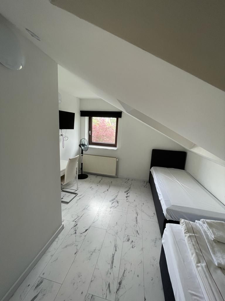 Spacious 4-Bedroom Apartment With Modern Amenities - Spacious 4-Bedroom Apartment with Modern Amenities - Gallery - 17