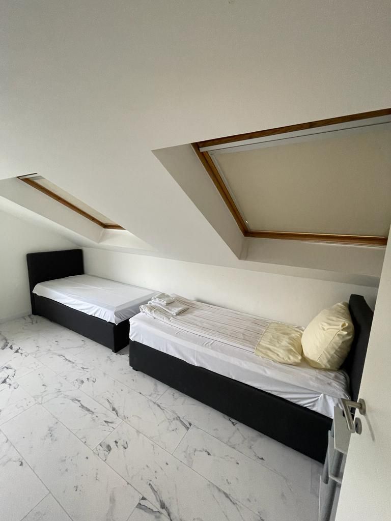 Spacious 4-Bedroom Apartment With Modern Amenities - Spacious 4-Bedroom Apartment with Modern Amenities - Gallery - 18