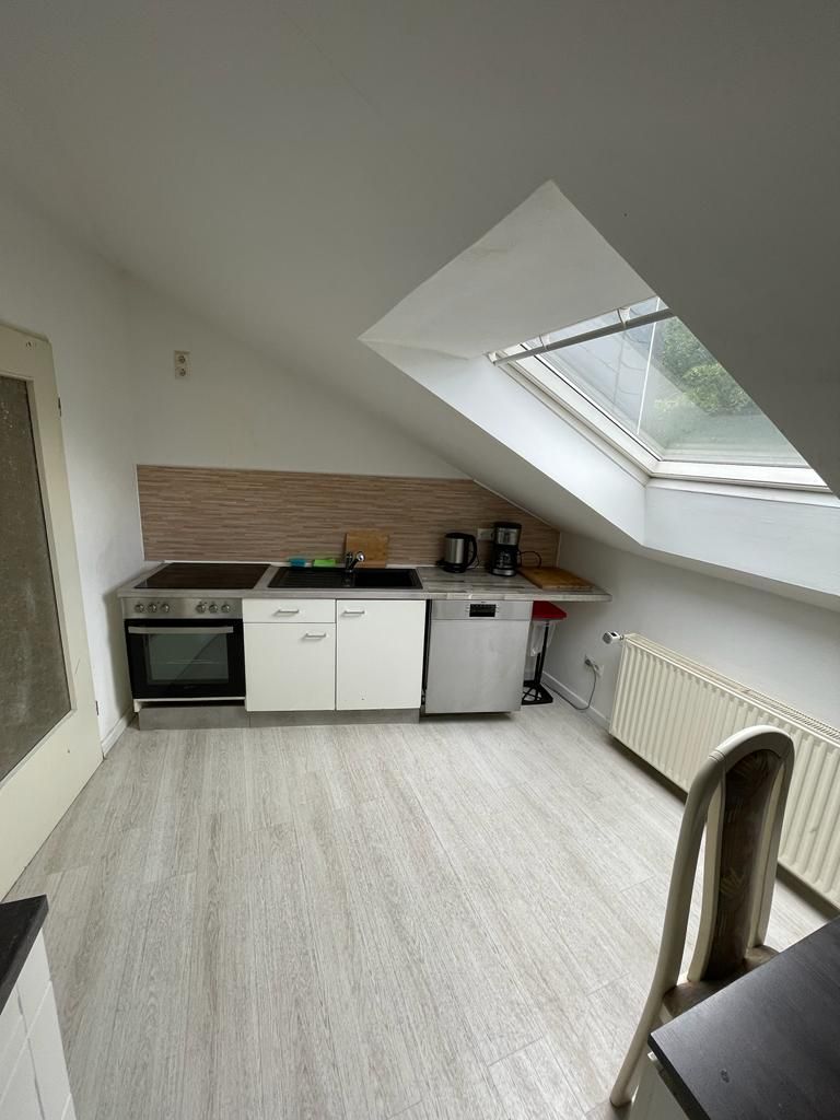 Spacious 4-Bedroom Apartment With Modern Amenities - Spacious 4-Bedroom Apartment with Modern Amenities - Gallery - 5