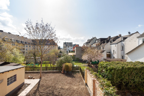 Flat with balcony near the city