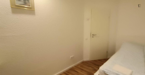 Comfy single bedroom near Ostentor station - Gallery - 3