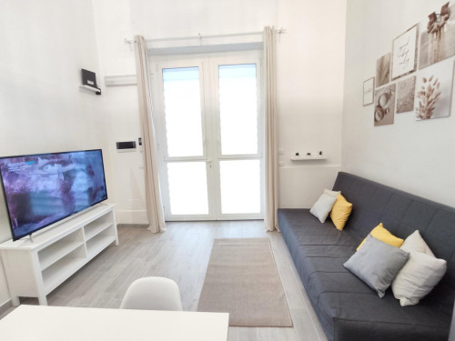 Comfortable 1-bedroom apartment in the Polyclinic and Russian Church area - Gallery - 6
