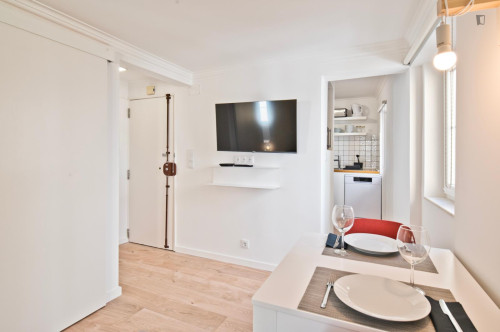 Elegant 1-bedroom apartment in Alfama