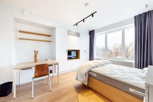 Big studio in the Ste Catherine neighbourhood