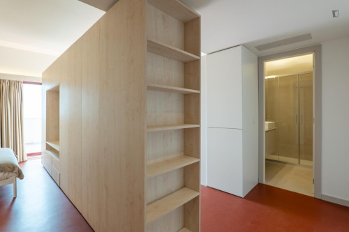 1-bedroom Apartment with outdoor area, close to Santo Ovídio Metro