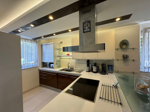 Spacious 3-Bedroom house with Under-floor heating, Private Garden & Parking – Easy access from Subway & Autobahn - Gallery - 30