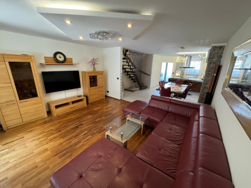 Spacious 3-Bedroom house with Under-floor heating, Private Garden & Parking – Easy access from Subway & Autobahn - Gallery - 41