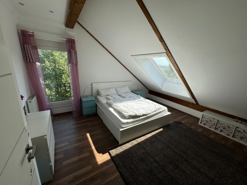 Spacious 3-Bedroom house with Under-floor heating, Private Garden & Parking – Easy access from Subway & Autobahn - Gallery - 16