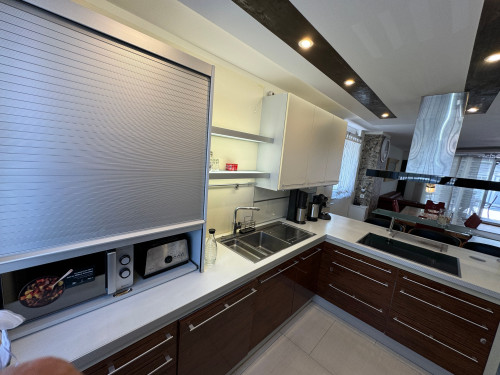 Spacious 3-Bedroom house with Under-floor heating, Private Garden & Parking – Easy access from Subway & Autobahn