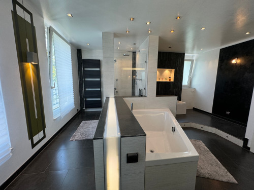 Spacious 3-Bedroom house with Under-floor heating, Private Garden & Parking – Easy access from Subway & Autobahn - Gallery - 2