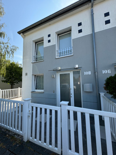 Spacious 3-Bedroom house with Under-floor heating, Private Garden & Parking – Easy access from Subway & Autobahn - Gallery - 34