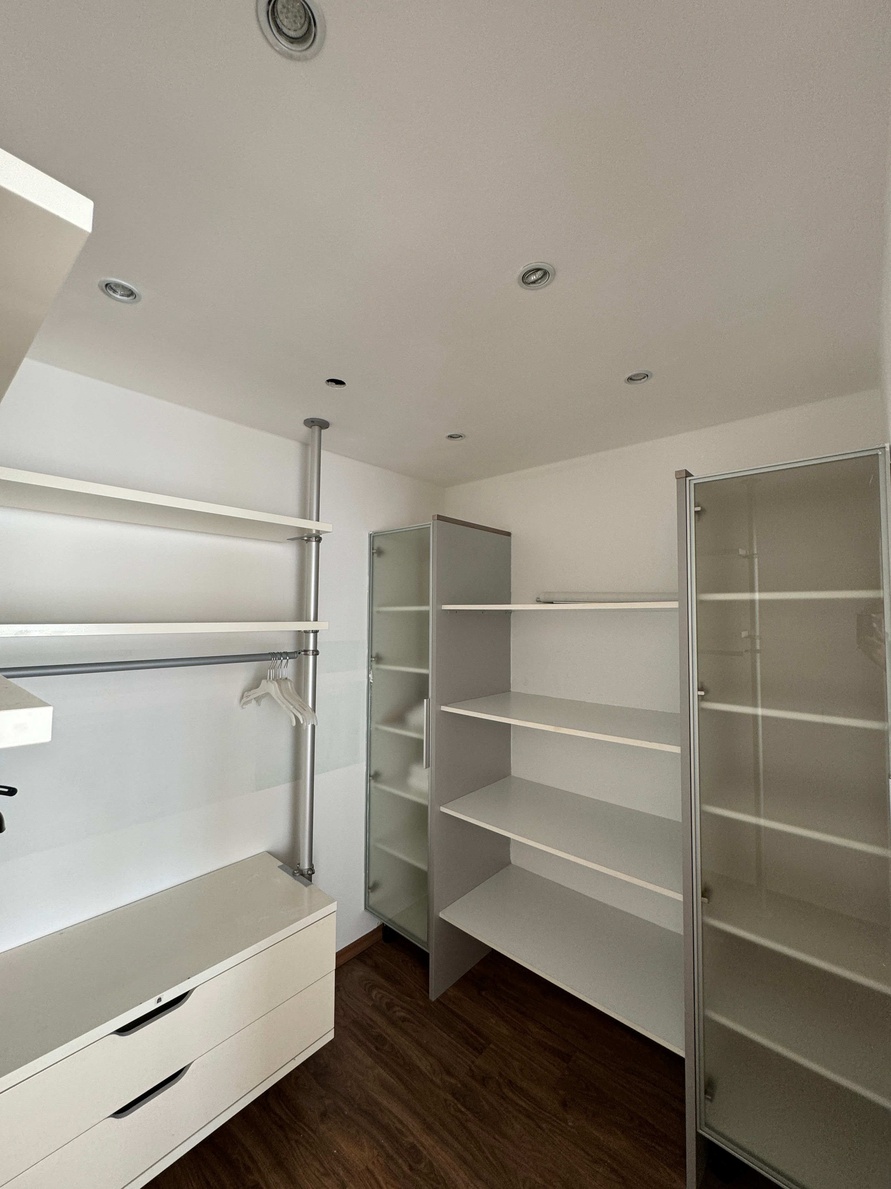 Spacious 3-Bedroom House With Under-Floor Heating, Private Garden & Parking – Easy Access From Subwa - 1