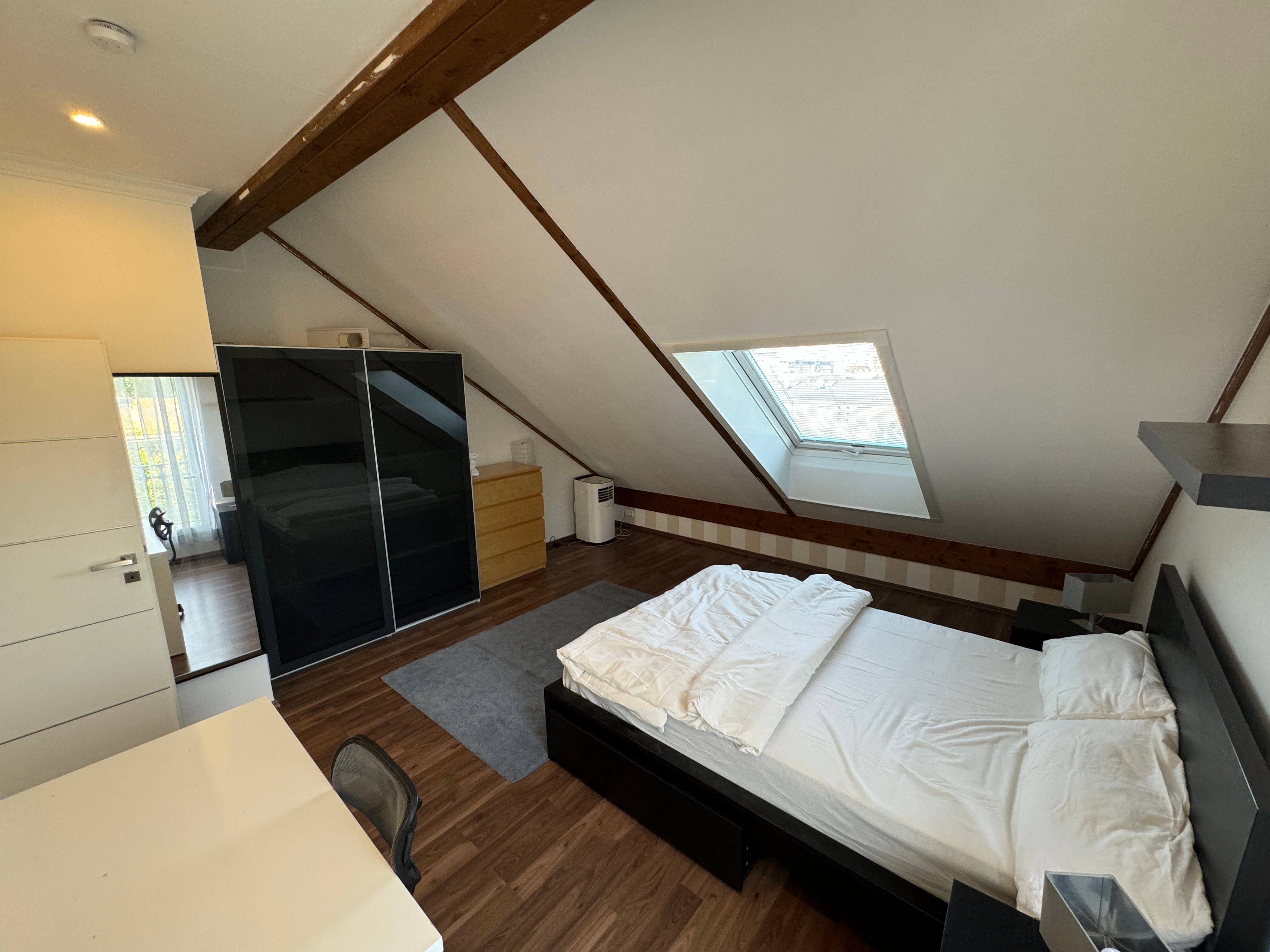 Spacious 3-Bedroom House With Under-Floor Heating, Private Garden & Parking – Easy Access From Subwa - 7