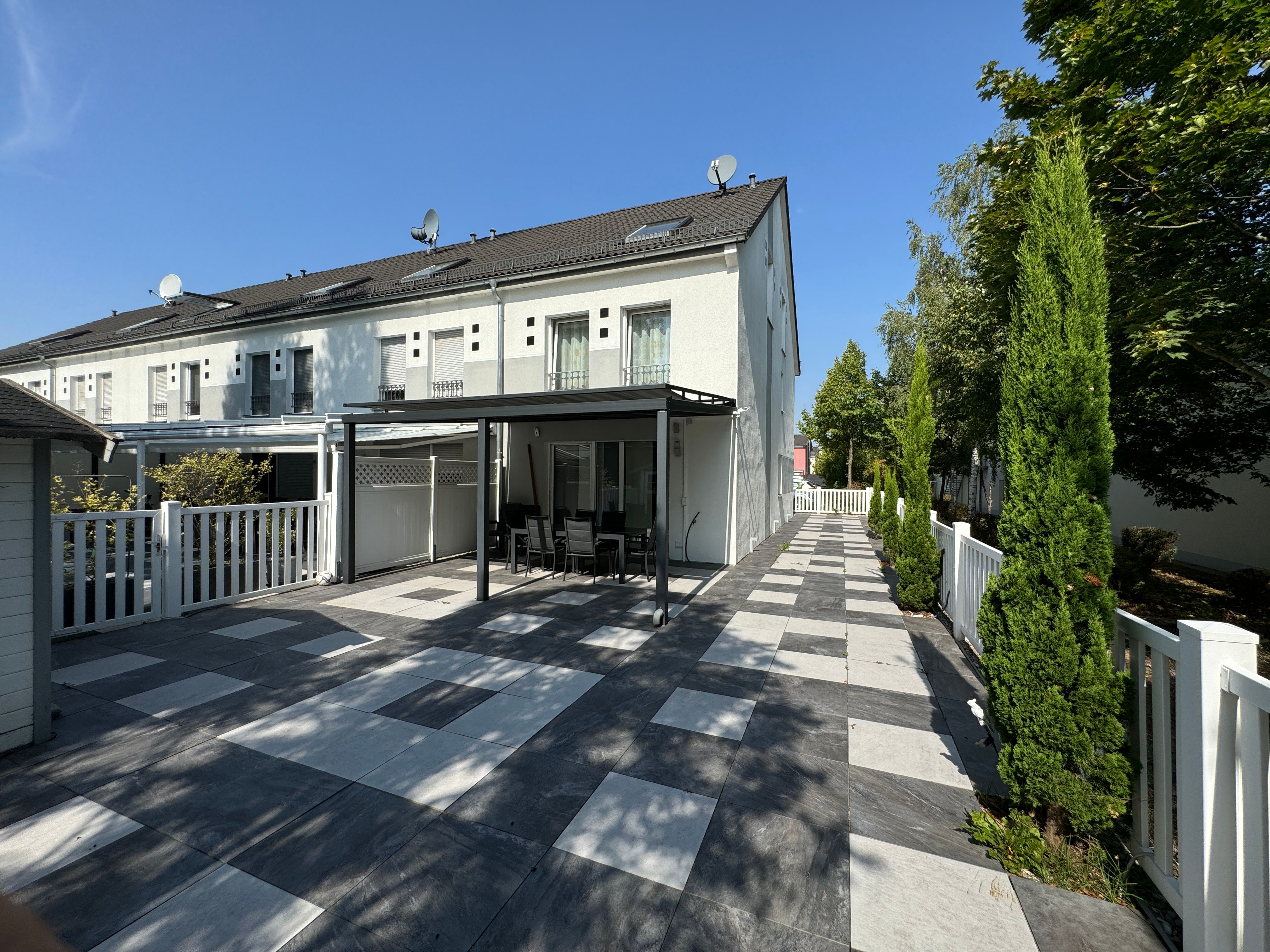 Spacious 3-Bedroom House With Under-Floor Heating, Private Garden & Parking – Easy Access From Subwa - 39