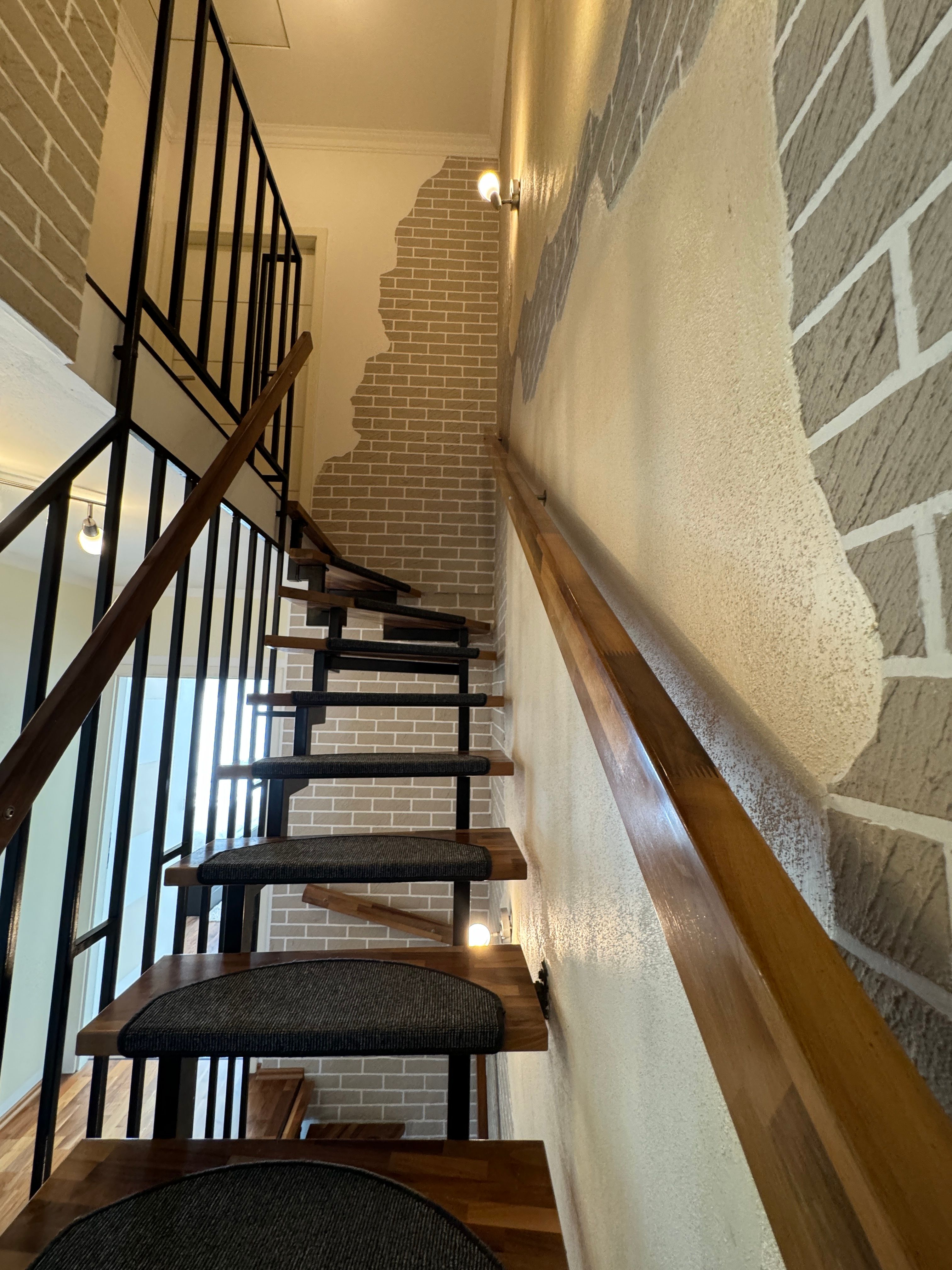 Spacious 3-Bedroom House With Under-Floor Heating, Private Garden & Parking – Easy Access From Subwa - 19