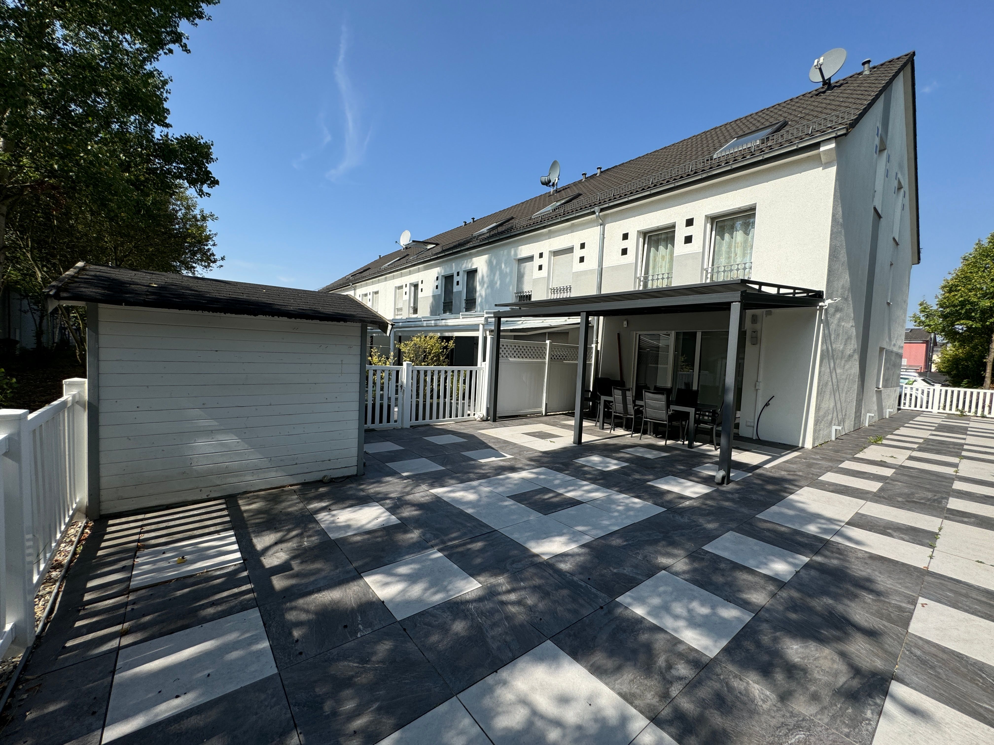 Spacious 3-Bedroom House With Under-Floor Heating, Private Garden & Parking – Easy Access From Subwa - 37