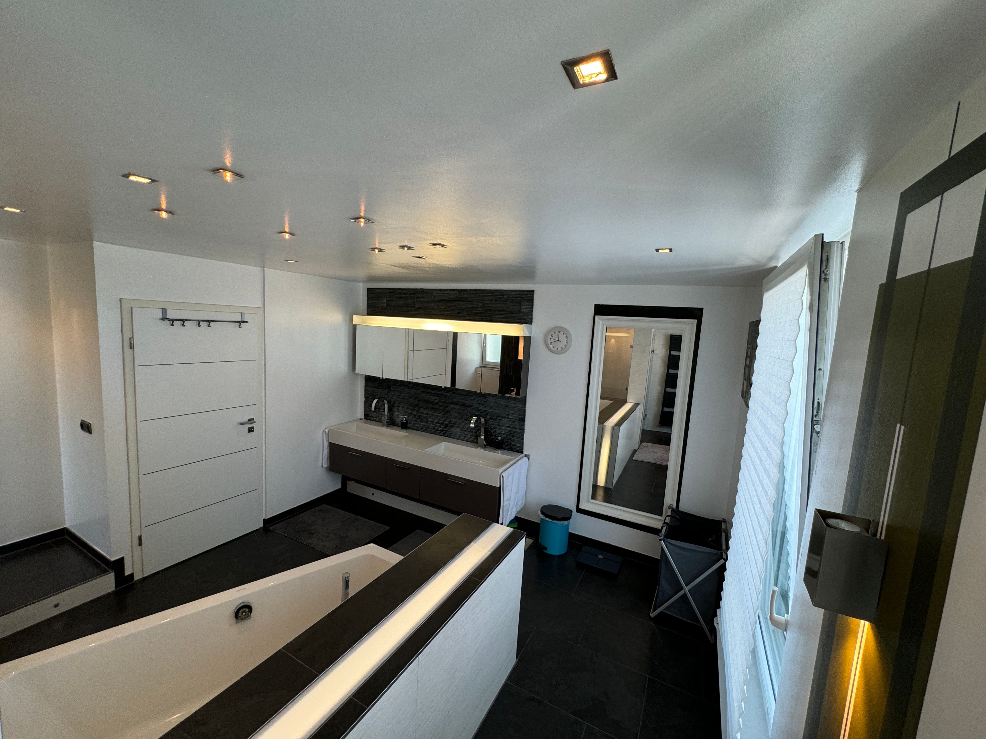 Spacious 3-Bedroom House With Under-Floor Heating, Private Garden & Parking – Easy Access From Subwa - 30