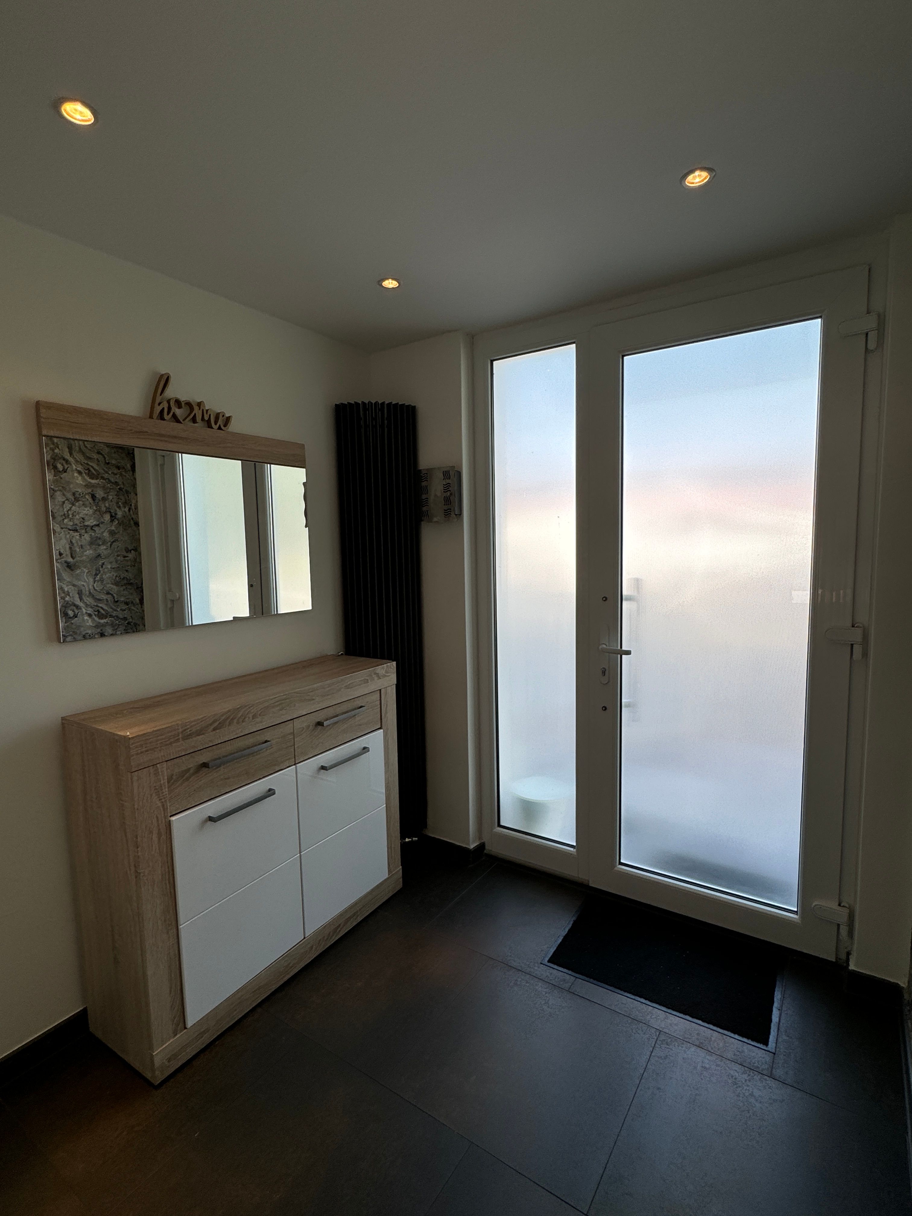 Spacious 3-Bedroom House With Under-Floor Heating, Private Garden & Parking – Easy Access From Subwa - 4