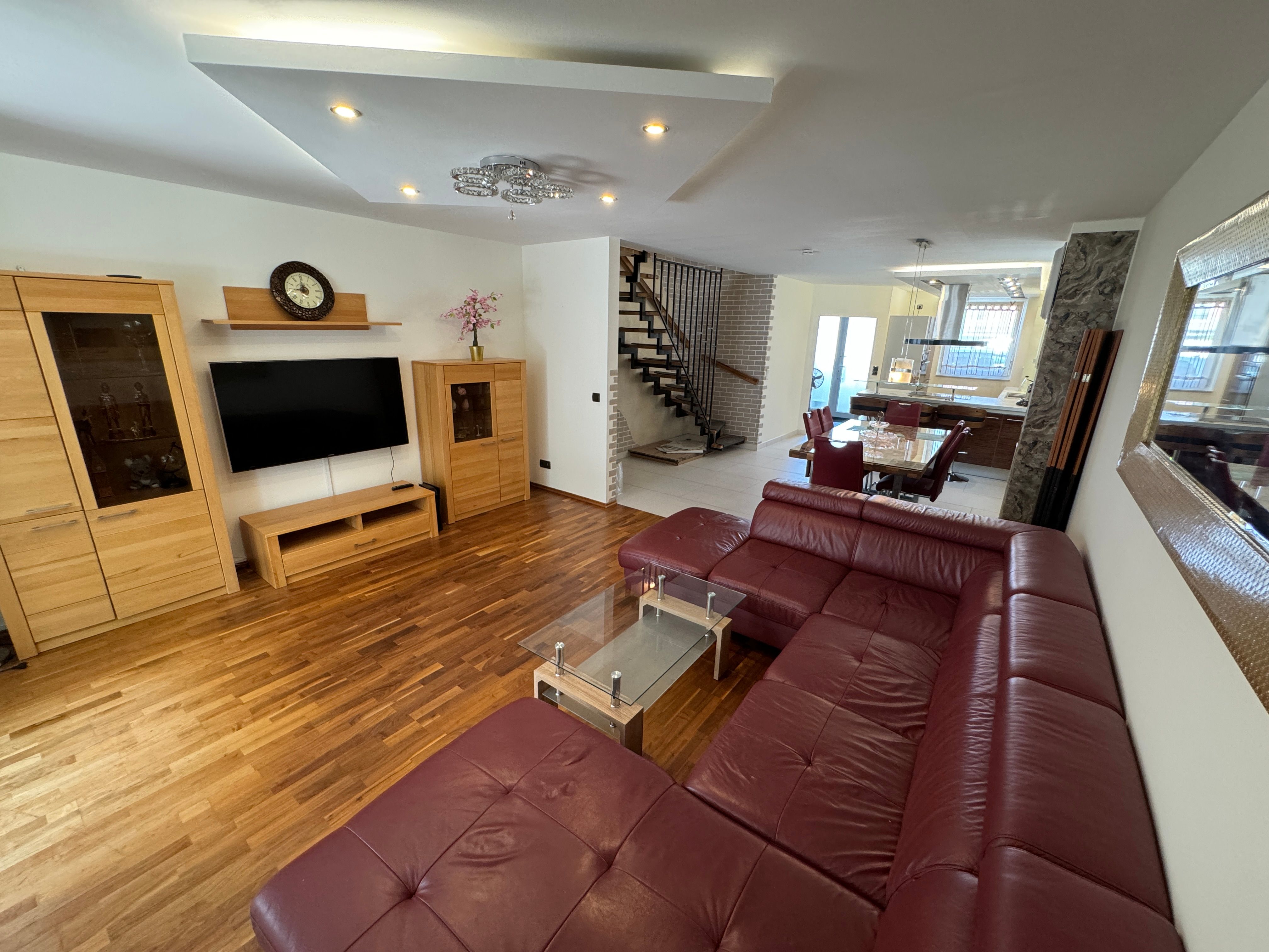 Spacious 3-Bedroom House With Under-Floor Heating, Private Garden & Parking – Easy Access From Subwa - 35