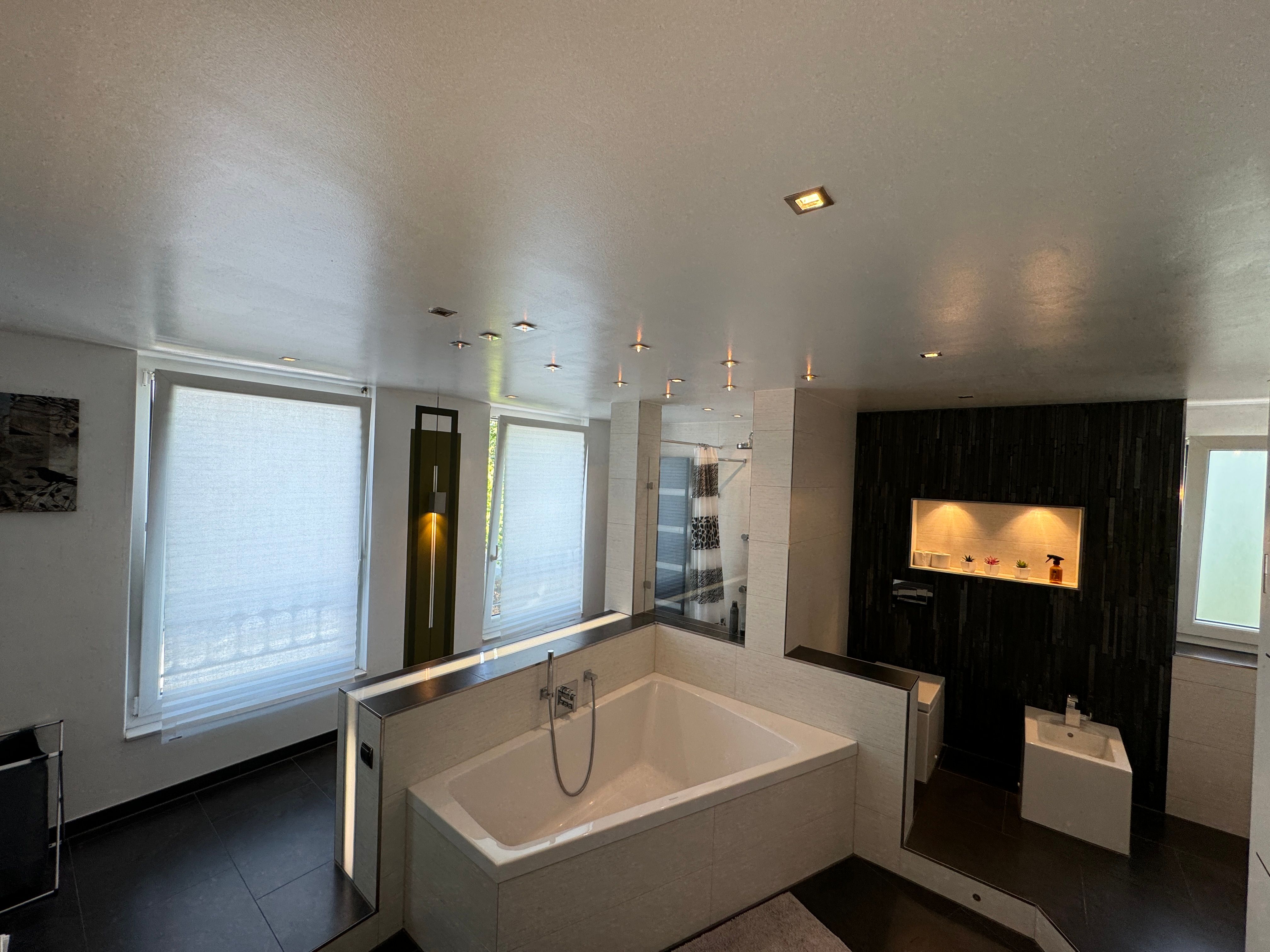 Spacious 3-Bedroom House With Under-Floor Heating, Private Garden & Parking – Easy Access From Subwa - 28