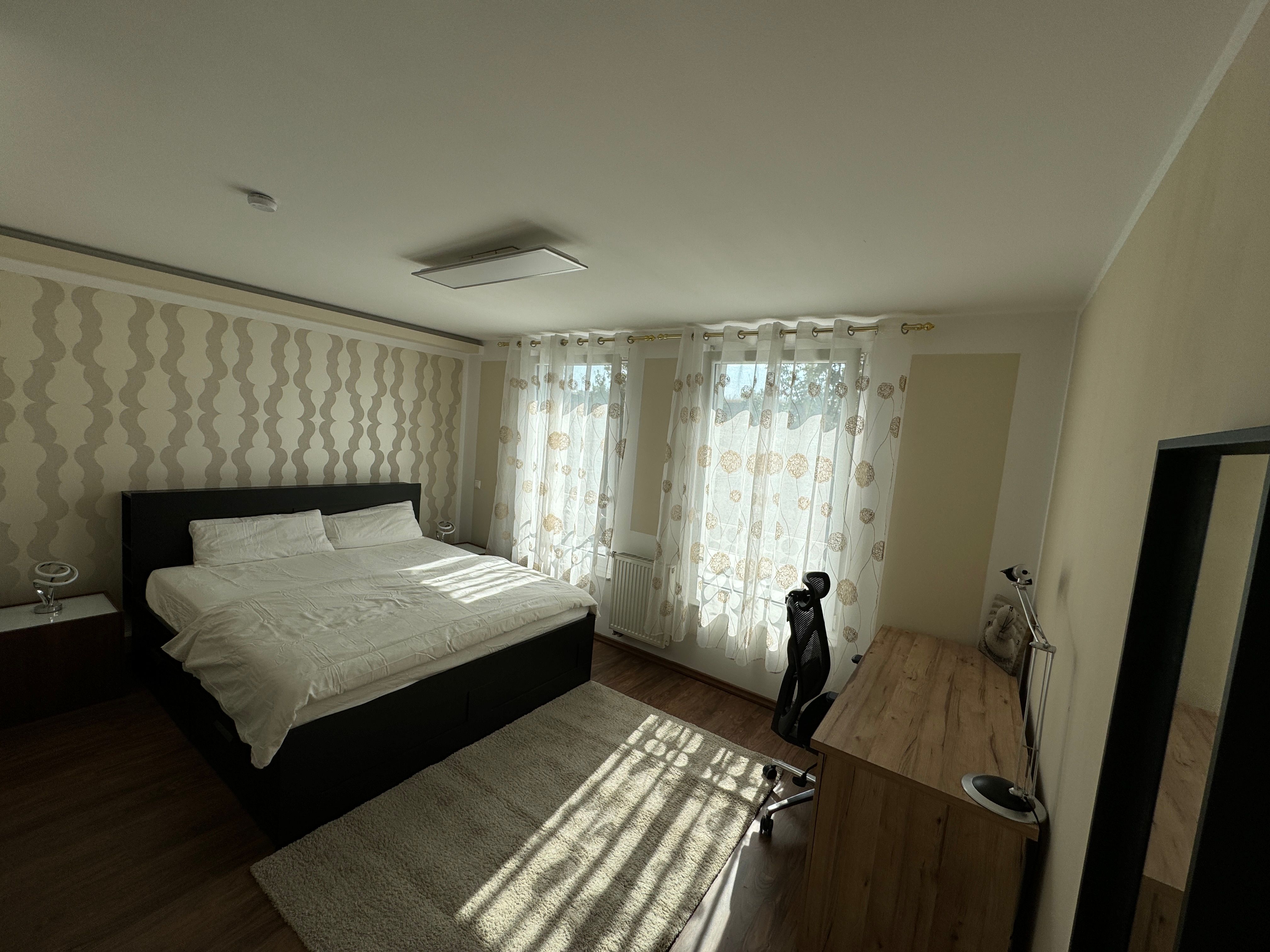 Spacious 3-Bedroom House With Under-Floor Heating, Private Garden & Parking – Easy Access From Subwa - 12